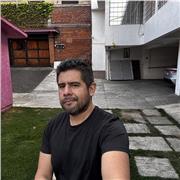 Maestro en Ciencias Políticas, especializado en comunicación institucional, diseño de campañas políticas y geopolíticas